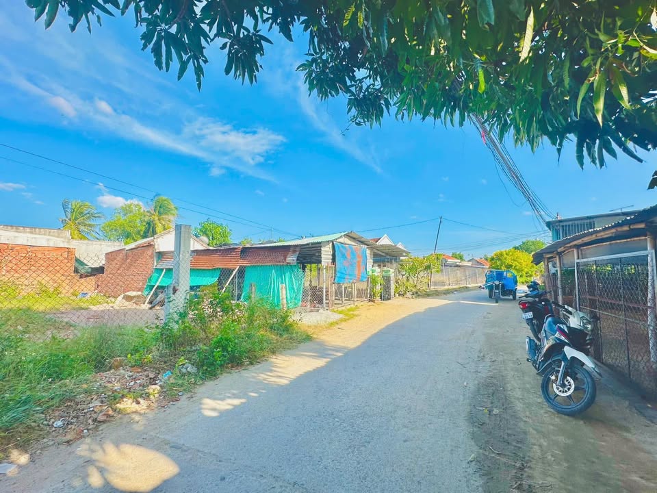 Đất Vân Phong 266m² - Tách 2 Lô, Giá 1.75 Tỷ, Gần Sân Bay