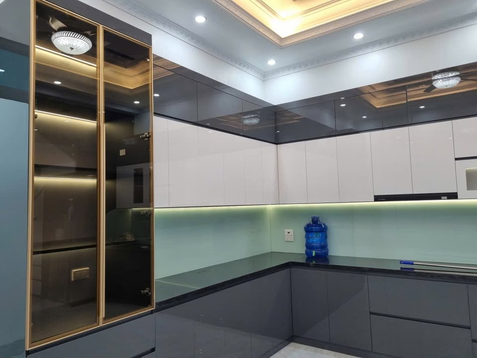 Nhà riêng 3 tầng TP Hoa Lư 100m² - Ô tô vào tận nhà, nội thất mới!