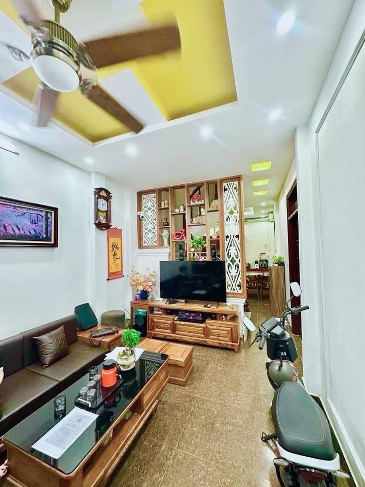 Nhà Phùng Khoang 35m² 5 Tầng Lô Góc - Sổ Đỏ Vuông Vắn, Sẵn Sàng Về Ở