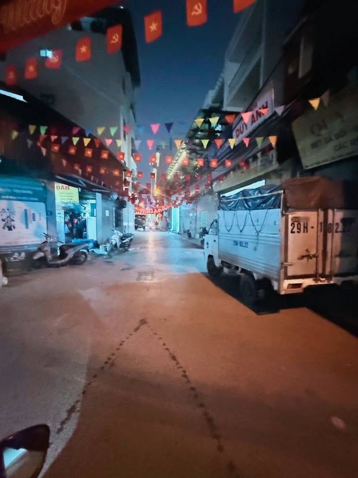 Nhà Phố 31m² 5 Tầng Gần Vin Smart City, Hà Nội - Giá 6.3 Tỷ