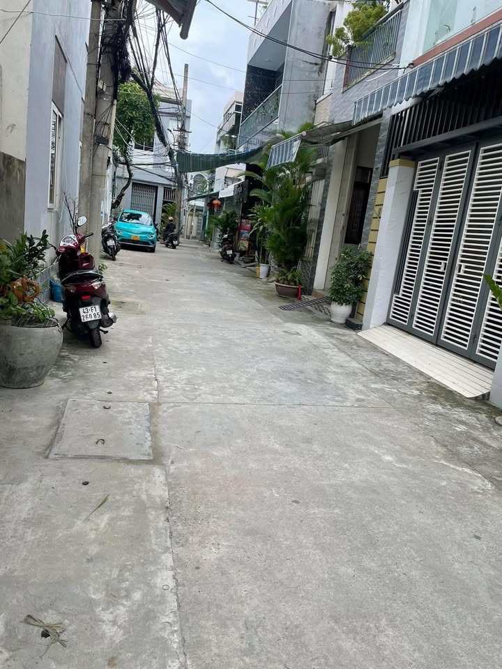 Nhà riêng Thi Sách, Hải Châu 75m² - Ô tô vào tận nhà, gần sân bay!