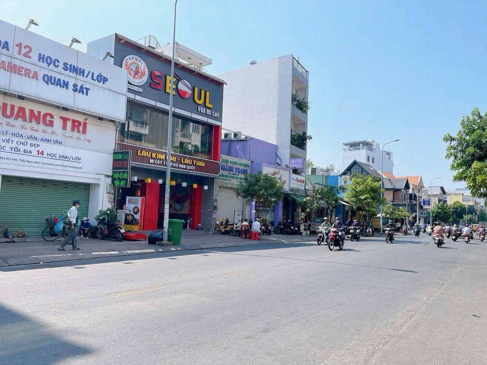 Nhà Phố MT Tân Sơn Nhì, Tân Phú 204m² - Mặt tiền kinh doanh đỉnh cao!