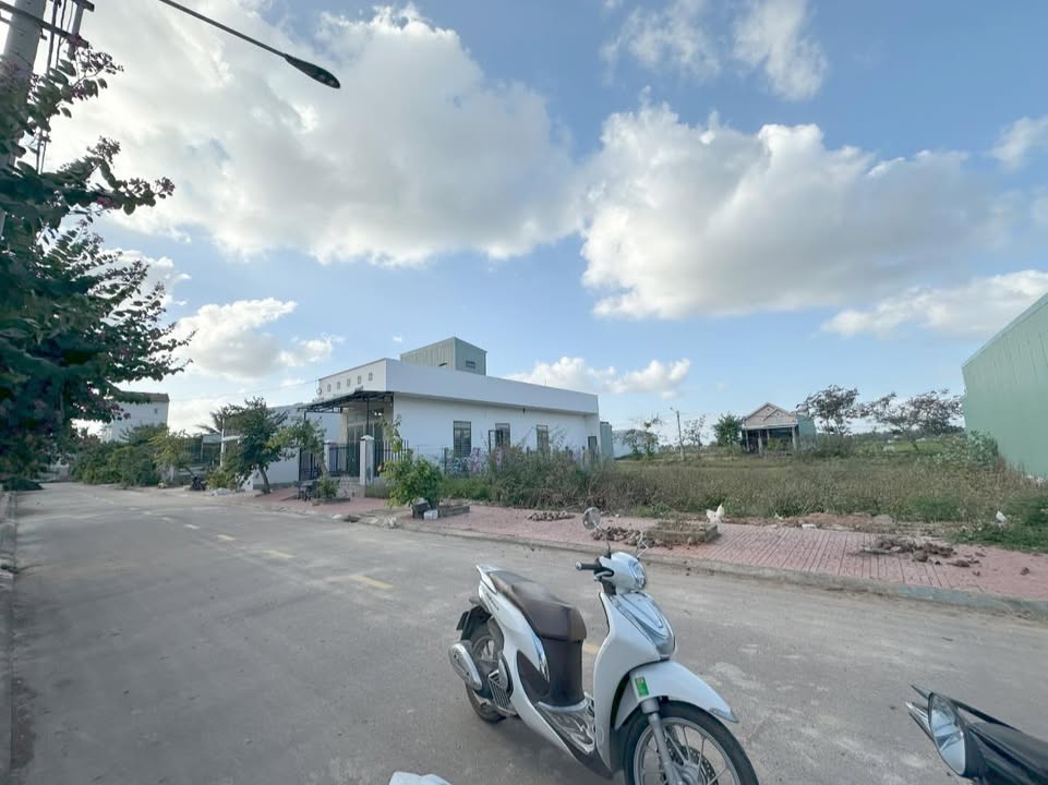 Đất nền An Nhơn 154m² - Sổ đỏ chính chủ, đường 12m, giá tốt!