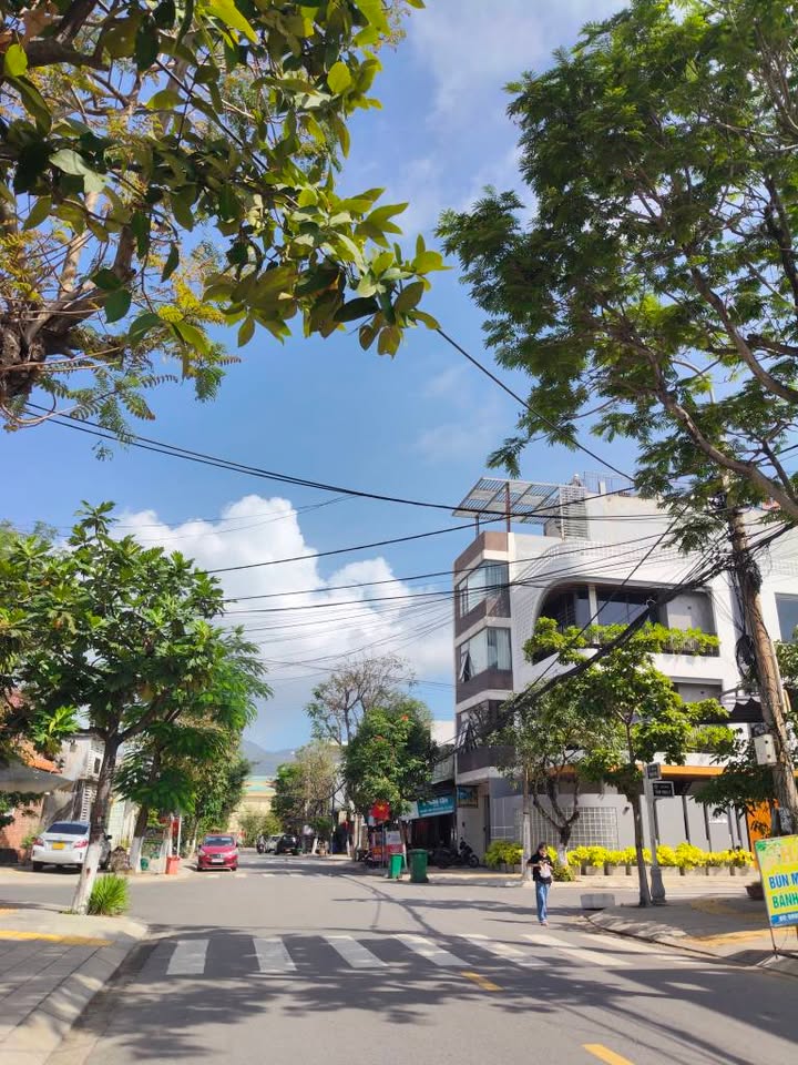 Bán đất tặng nhà C4 Sơn Trà 100m² - 50m ra biển Mân Thái