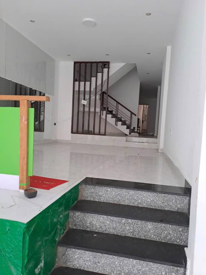 Cho thuê nhà nguyên căn trung tâm Đà Lạt - 100m², 3PN, 3WC - P.1 Lê Hồng Phong