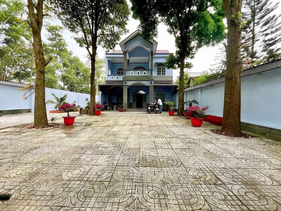 Biệt thự vườn 375m² Đức Hòa - View hồ mát mẻ, 2 mặt tiền, giá 5.9 tỷ