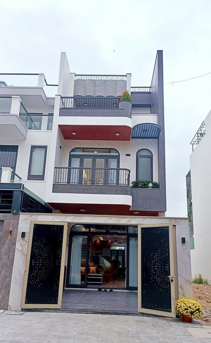 Nhà 100m² Võ Nguyên Giáp, Nha Trang - Sẵn Sàng Đón Tết, Giá 9.25 Tỷ