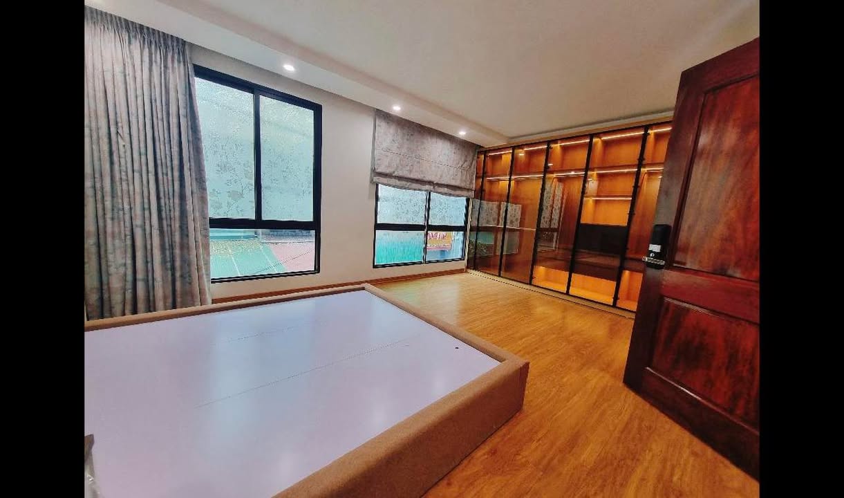 Nhà Tựu Liệt Hoàng Mai 40m² Lô Góc, Kinh Doanh Tốt