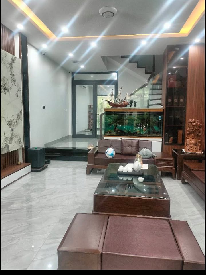 Nhà Phố Hoàng Quốc Việt 55m² - 6 Tầng, Mặt Tiền Bề Thế, Kinh Doanh Đỉnh Cao