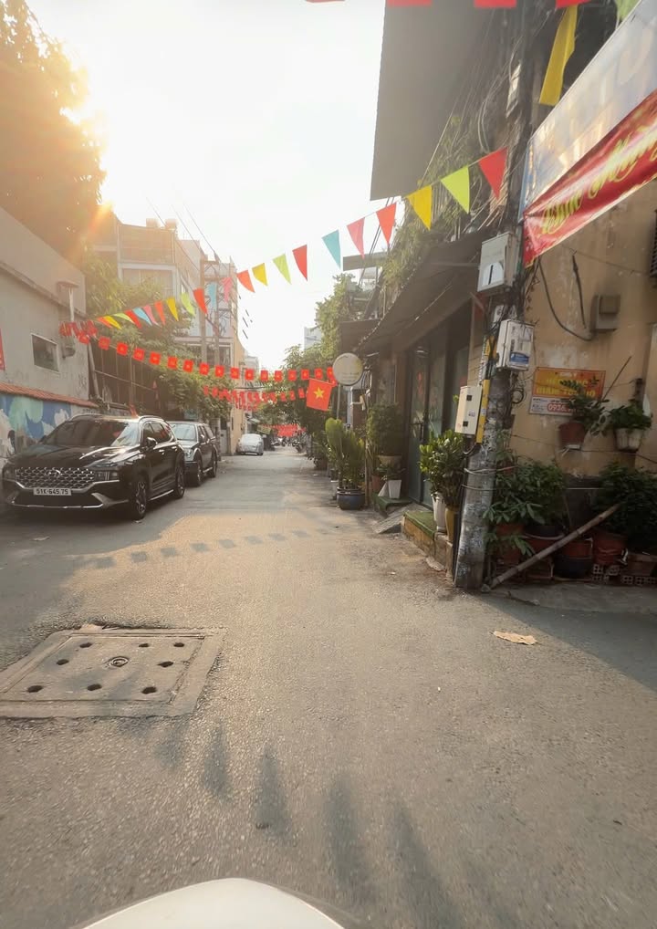 Nhà phố Bùi Đình Tuý 100m² giá 9.29 tỷ - Đầu tư sinh lời ngay!