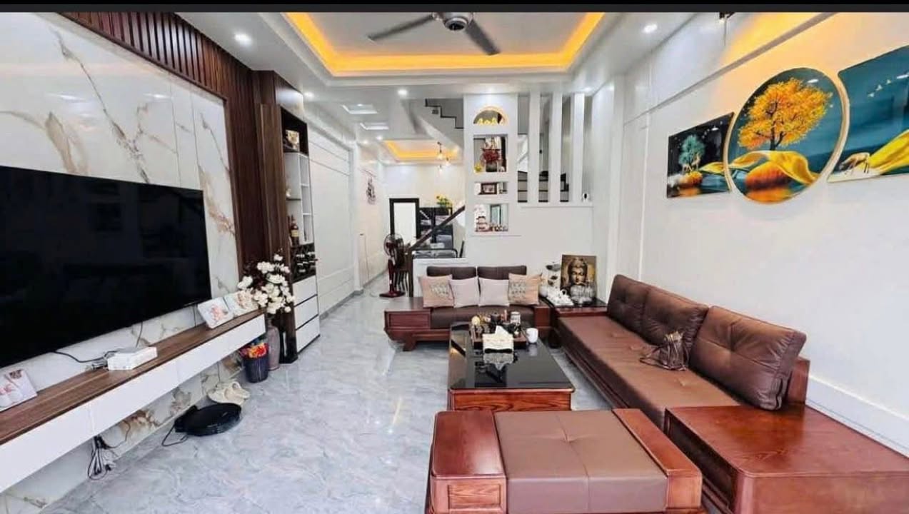 Nhà Phố Bưởi 30m² - 4PN, Ô tô sát cửa, Giá 8.3 Tỷ