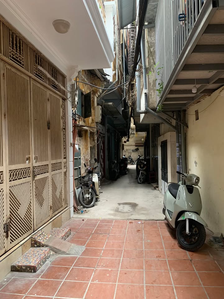 Nhà Phố Hàng Than, Ba Đình 60m² - Vị trí đắc địa, sổ đỏ sẵn sàng!