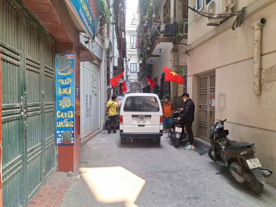 Bán nhà Cầu Giấy 63m² giá 12 tỷ - Vị trí đẹp, ô tô đỗ cửa!