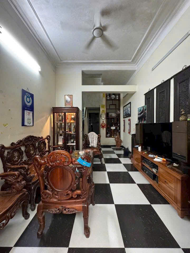 Nhà 5 Tầng Kinh Doanh Mặt Tiền 45m² Hai Bà Trưng - Sổ Đỏ Sẵn Sàng