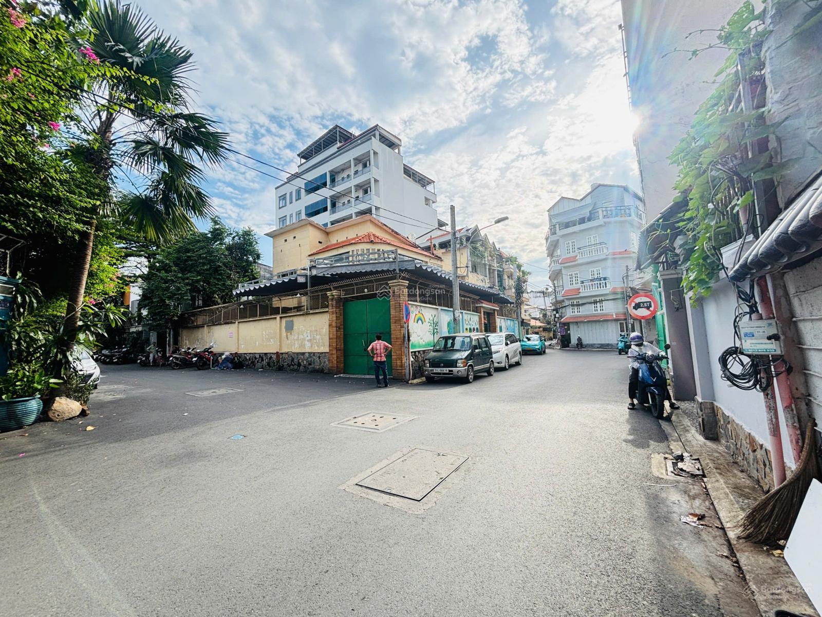 Nhà Hẻm Xe Hơi Trương Quốc Dung, Phú Nhuận - 63.4m² - 7.2 Tỷ - Full Nội Thất