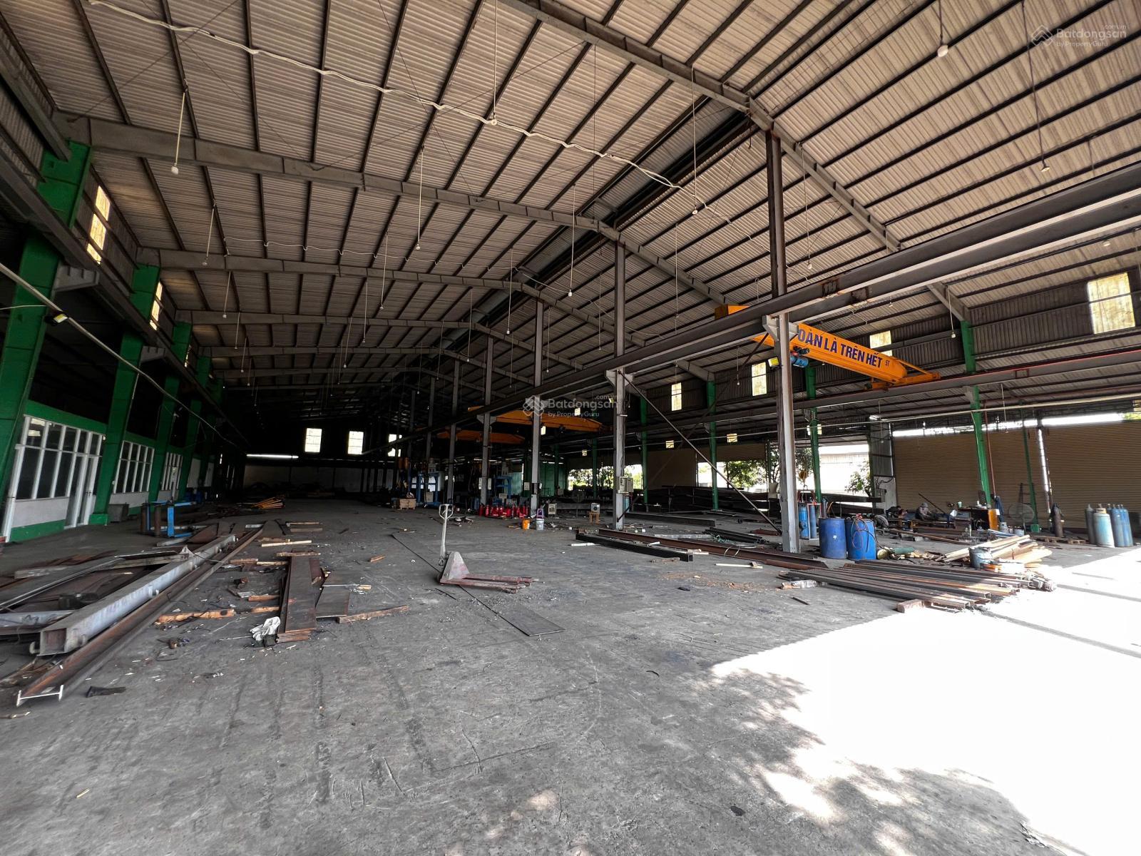 Kho xưởng Bến Cát 3200m² - Container thoải mái 24/7!