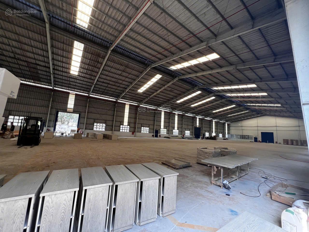 Cho thuê Nhà xưởng 2.800m² Bến Cát, Bình Dương - Container thoải