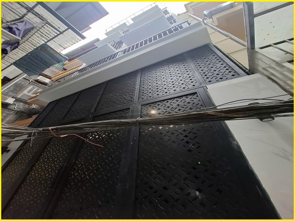 Nhà 4 Tầng Phố VIP Cầu Giấy 52m² - 20m Ra Ô Tô Tránh - Giá 11.3 Tỷ