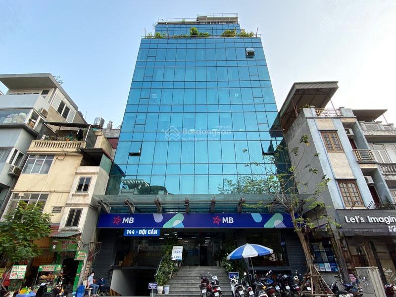 Văn phòng 150m² DC Building Đội Cấn - Sẵn Nội Thất, Giá Tốt