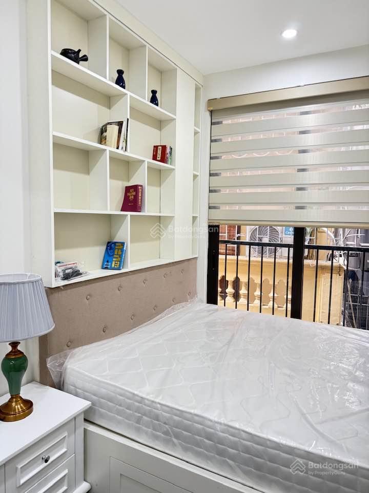 Cho thuê phòng trọ mới xây, ban công thoáng mát, Nguyên Hồng, Đống Đa - 5.3 triệu/tháng