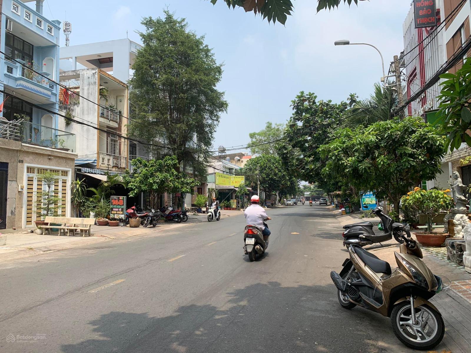 Cho thuê biệt thự mặt tiền đường Số 5, Bình Tân - 160m², 39 triệu/tháng, đối diện công viên