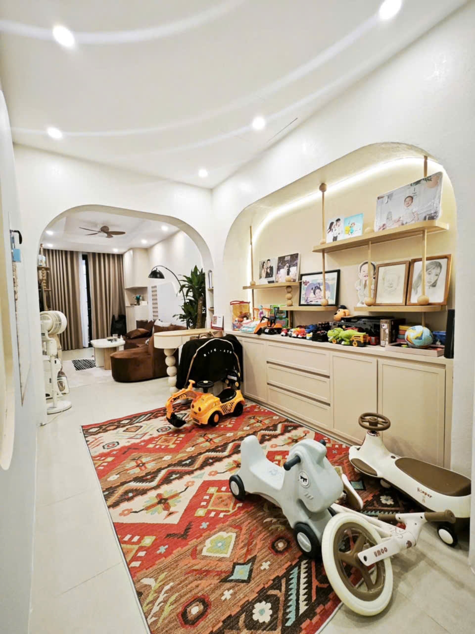 Nhà Minh Khai 30m² x 4T - Sân Cổng Riêng, Giá 8.2 Tỷ