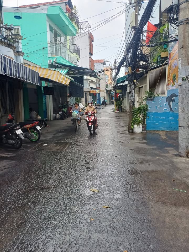 Nhà riêng Đoàn Văn Bơ Q4 17m² giá 9 triệu - Sẵn sàng ở ngay!