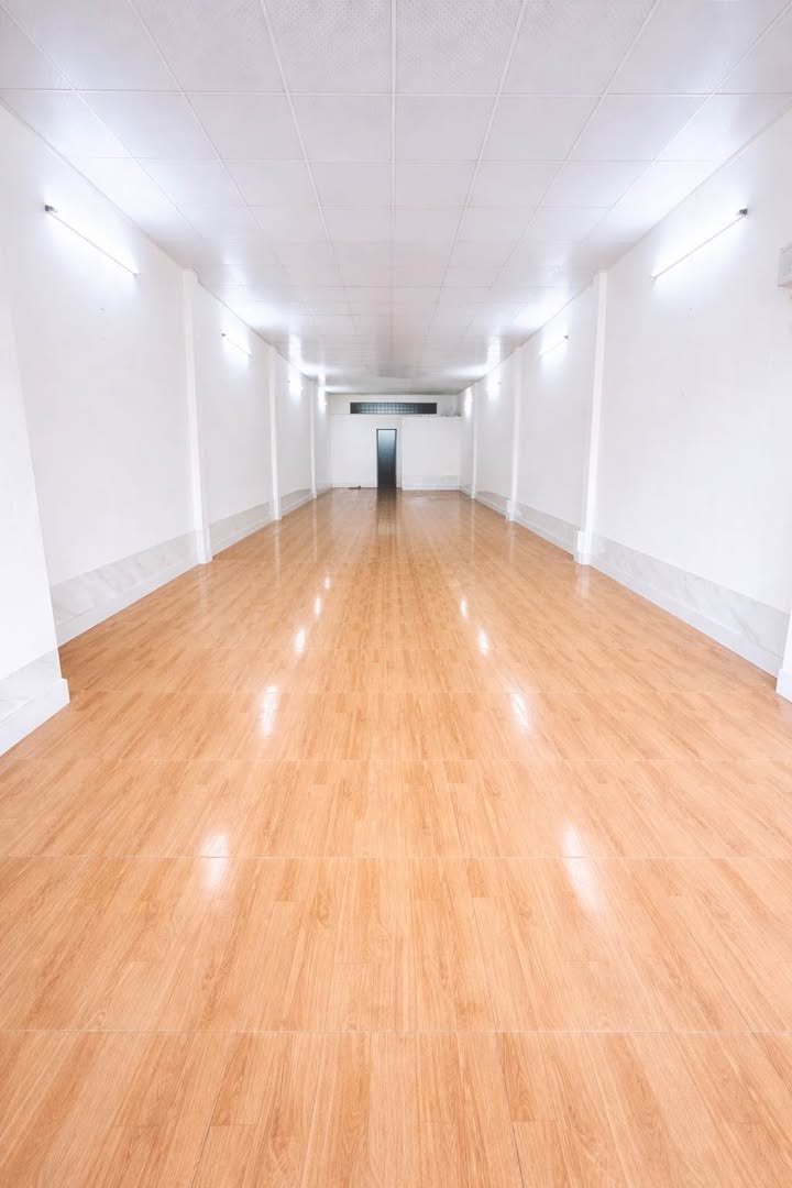 Nhà phố cho thuê Nguyễn Văn Linh, Cần Thơ 90m² - Mặt tiền kinh doanh đắc địa!