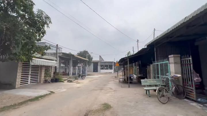 Nhà Mới Xây Hướng Đông 108m² Gần Chợ Long Hoa, Hòa Thành - Giá 1.79 Tỷ