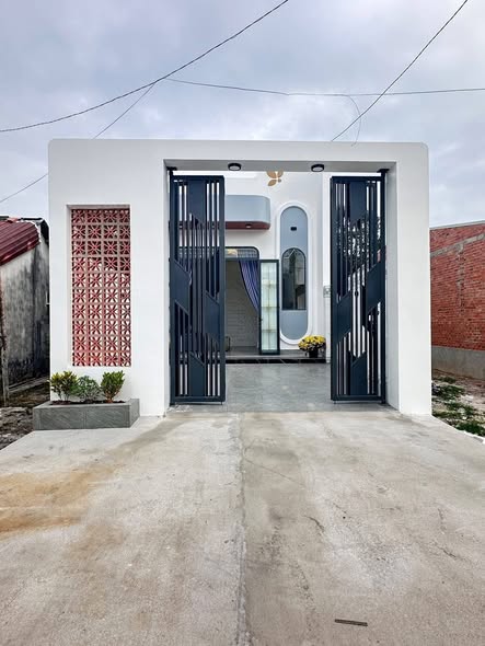 Nhà 135m² Hẻm 45 Nguyễn Văn Linh, Tây Ninh - Sổ Đỏ, Sân Ô Tô, Giá 1.39 Tỷ