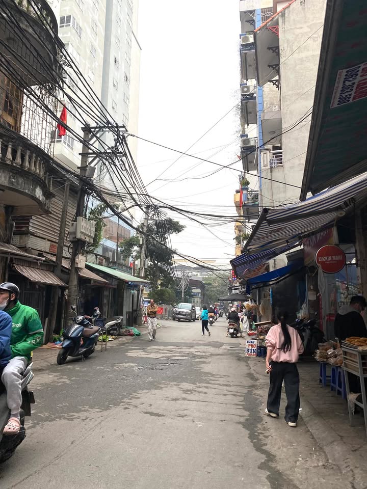 Nhà phố Nguyễn Trãi 27m² hơn 8 tỷ - Mặt tiền kinh doanh, ô tô đỗ cửa!