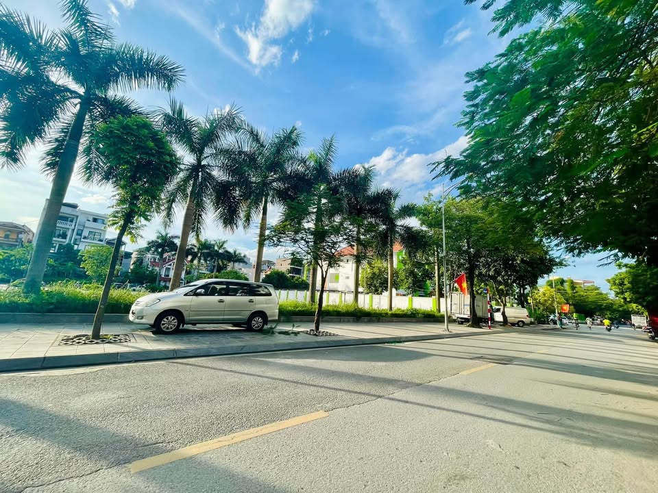 Nhà phố Ngô Gia Tự 100m² Long Biên - Mặt tiền kinh doanh đắc địa!