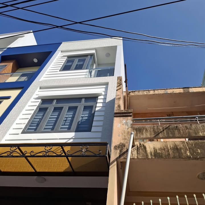 Nhà 3 tầng Ngô Mây, Quy Nhơn - 39m² Sổ đỏ, Giá 3.x Tỷ