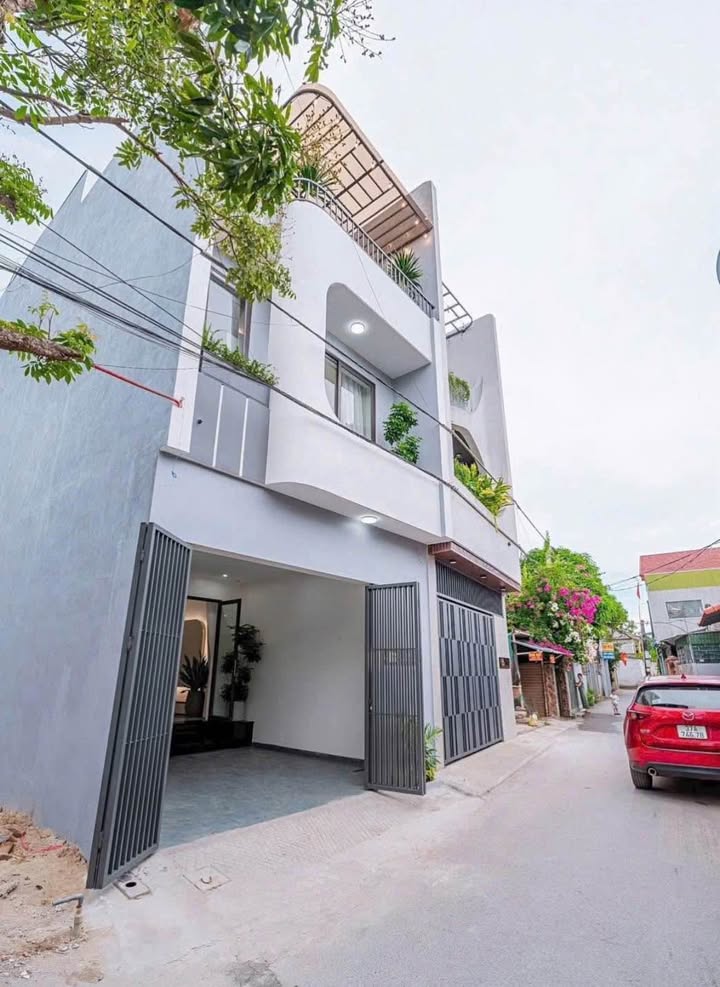 Nhà 3 Tầng Mới Đẹp Lê Lợi Vinh 75m² - Full Nội Thất Xịn Sò