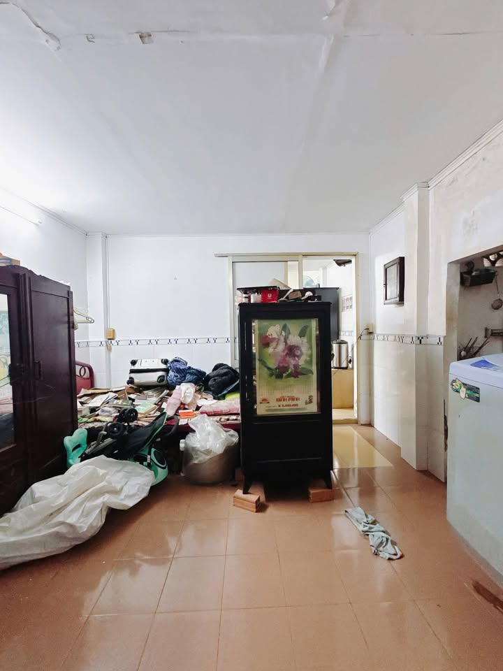 Nhà riêng Quận 4 Tôn Đản 72m² - Tiềm năng xây mới, giá chỉ 4.7 tỷ!