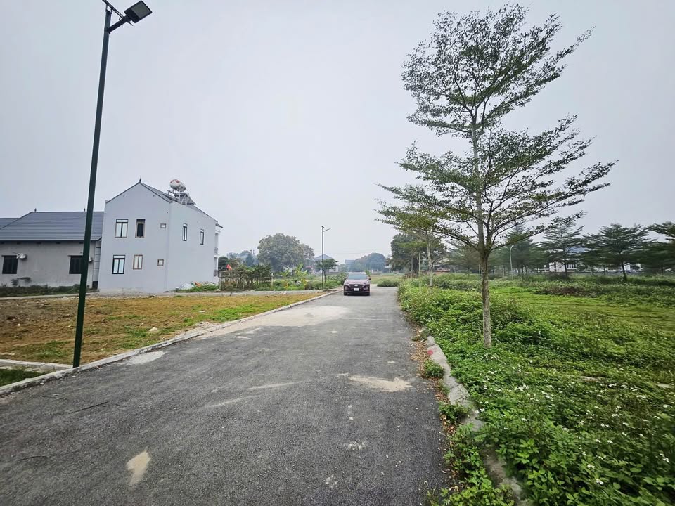 Đất nền Sơn Tây 100m² giá 3 tỷ - Sổ đỏ chính chủ, thổ cư 100%