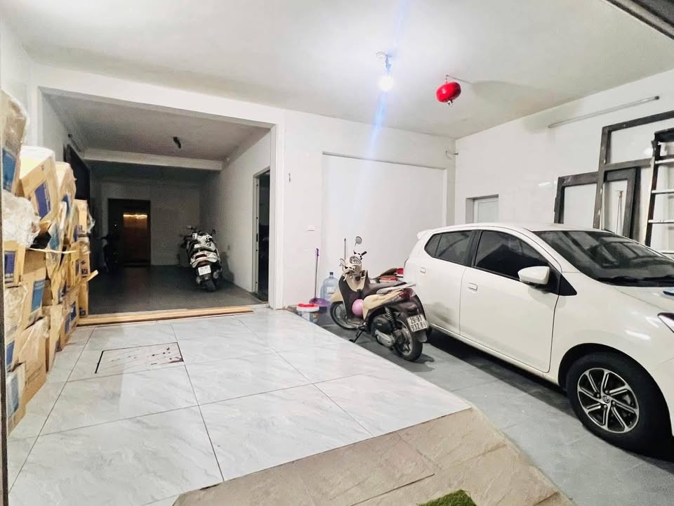 Nhà Hoàng Hoa Thám Ba Đình 150m² - Sổ đỏ sẵn sàng, ô tô vào nhà!
