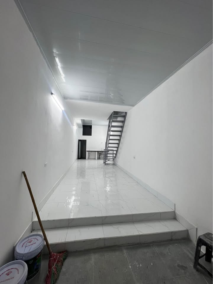 Nhà 40m² Triều Khúc 2 Tầng - Ô tô Đỗ Cửa - Sổ Đỏ Chính Chủ