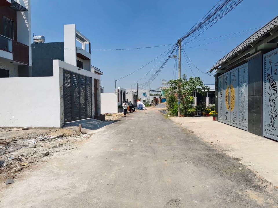 Nhà 1 Trệt 1 Lầu 135m² Gần Chợ Mỹ Hạnh Nam, Long An - Giá 3.3 Tỷ