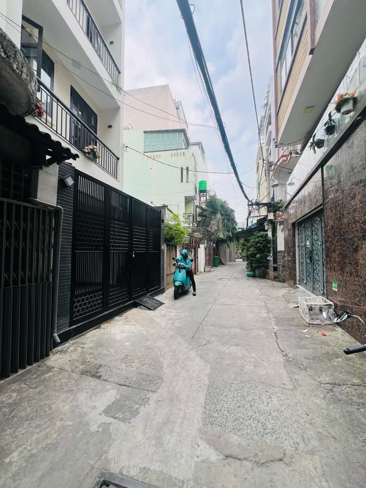 Nhà Riêng Huỳnh Văn Bánh Phú Nhuận 80m² - Ô tô vào tận nhà, Chính chủ bán!