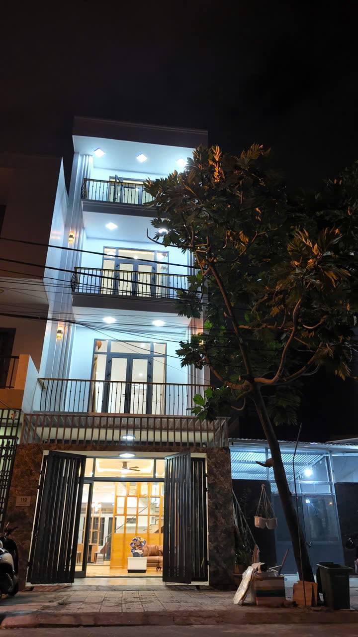 Bán nhà phố Hòa Xuân 4 tầng 90m² - Vị trí đắc địa kinh doanh!