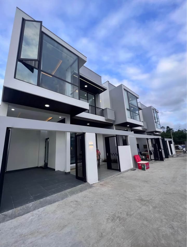 Bán Gấp Townhouse Huế 100m² - Sổ Hồng Sẵn Sàng, Giá 2.75 Tỷ