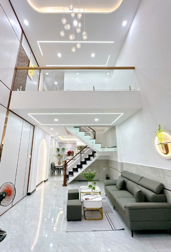 Nhà 3 Tầng 52m² Quốc lộ 13, Thủ Đức - Giá 4.95 Tỷ, Xe Hơi Tới Cửa!