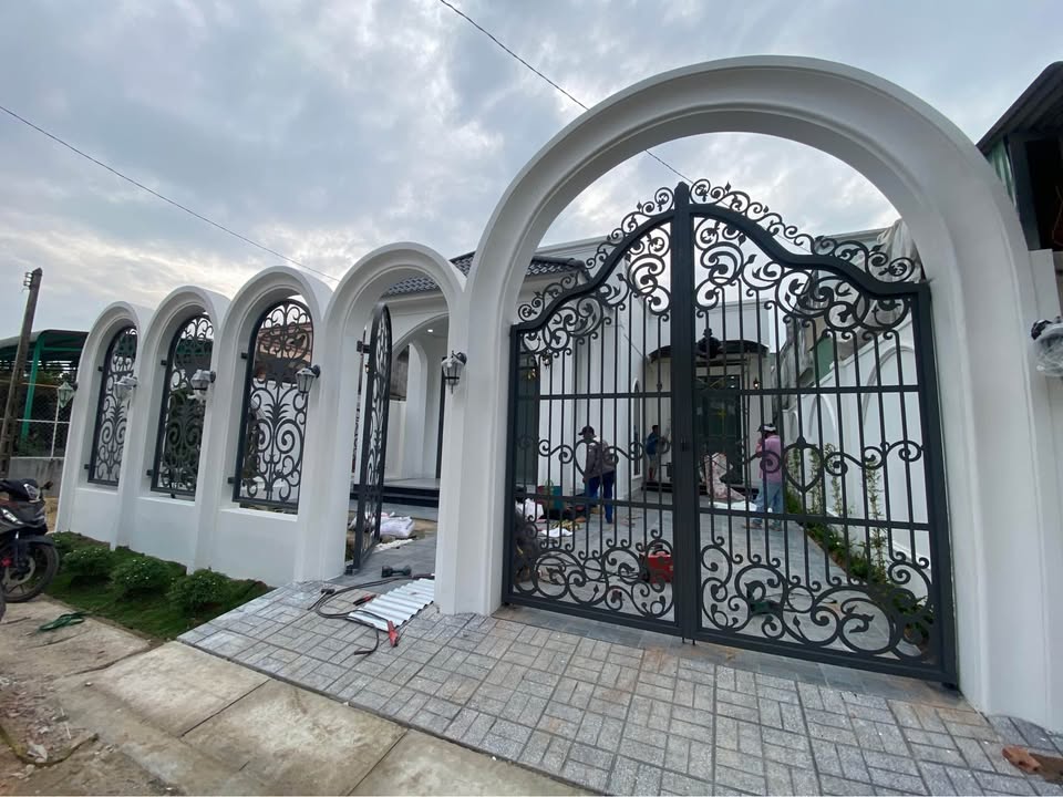 Nhà Riêng Tây Ninh 196m² - Thiết kế hiện đại, Sổ hồng sẵn!