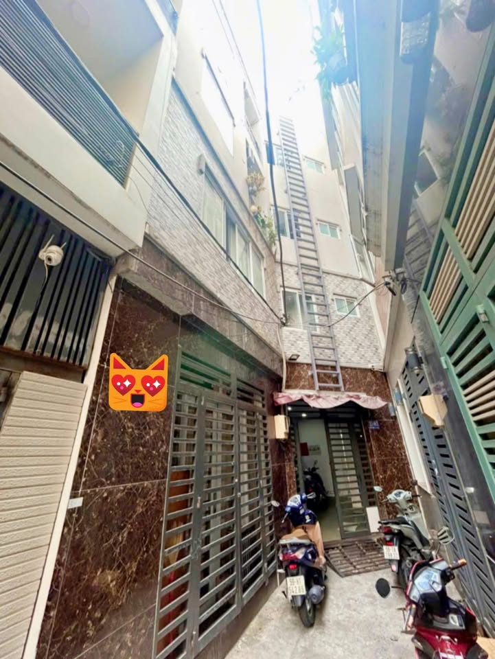 Bán Gấp 2 Căn CHDV Liền Kề Xóm Chiếu, Q4 - 17PN, Dòng Tiền 70 Triệu/Tháng