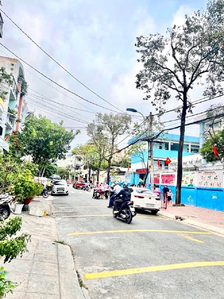 Nhà Phố Quận 6 80m² - Sát Metro Bình Phú, Mặt tiền kinh doanh sầm uất