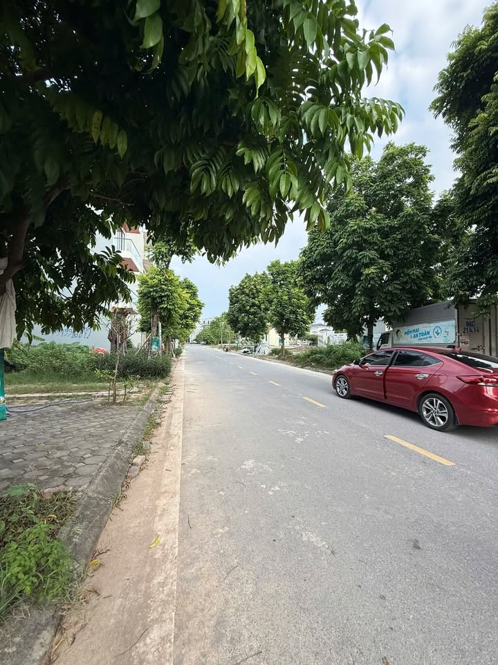 Đất KĐT Bách Việt 70m² - Hướng Đông Nam, Giá 3 Tỷ - Đầu Tư Sinh Lời Vượt Trội