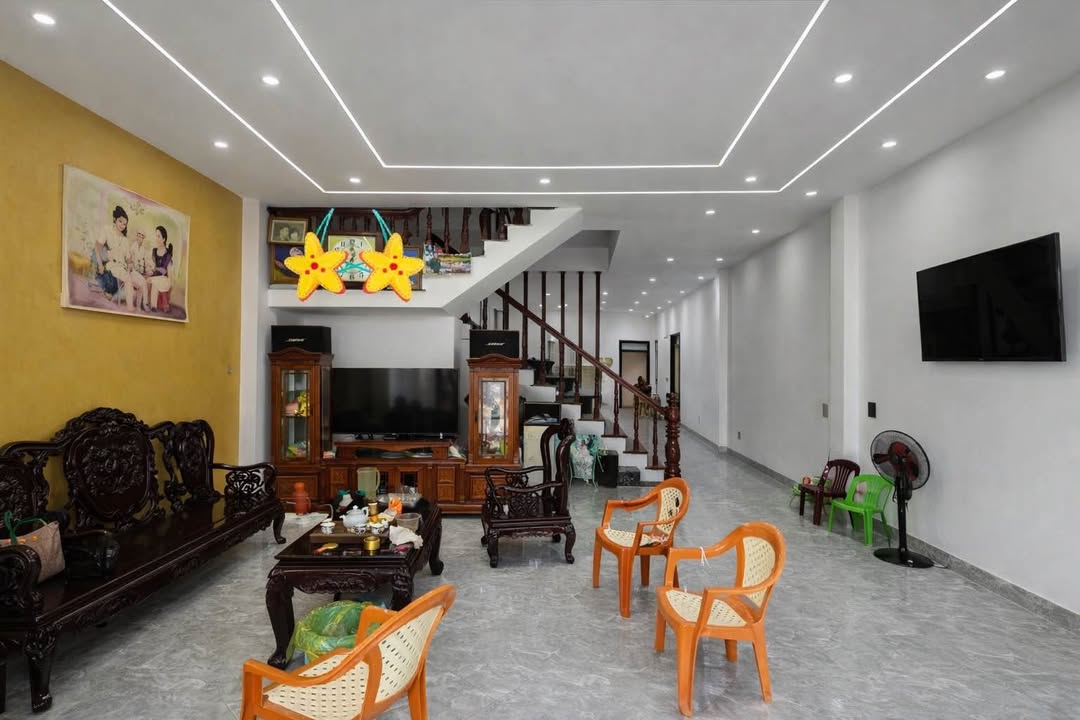 Nhà MB Nam Ngạn 108m² - Ô tô tránh quay đầu, sổ hồng sẵn!