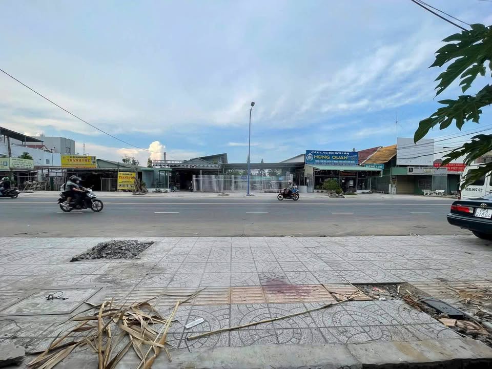 Mặt bằng Hoàng Quốc Việt 230m² - Mặt tiền kinh doanh đắc địa!