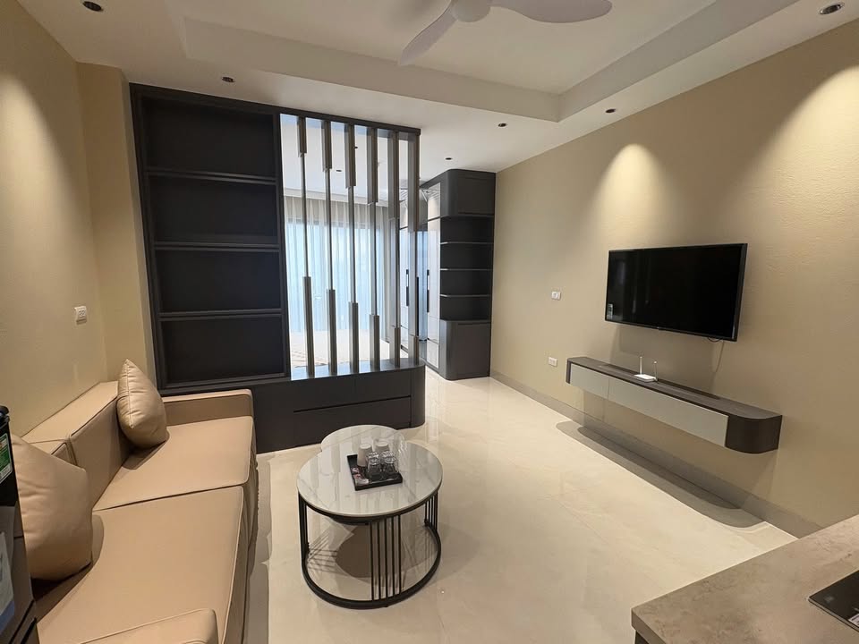 Cho thuê căn hộ 1PN 45m² Lò Đúc, Hoàn Kiếm - Nội thất Tân Cổ Điển Sang Trọng